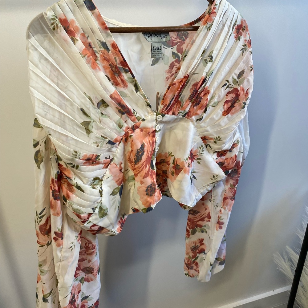 Floral Pleated Women's Top slight crop 2x fits like xl